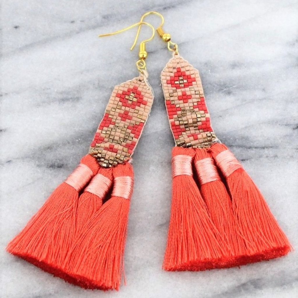 Earrings Coral Color Triple Tassels Seed Beaded Nwt 12$